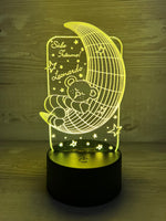 Lade das Bild in den Galerie-Viewer, Träum Süß! Bärchen personalisierte LED Nachtlampe mit Wunschname aus Acryl, Valentinstag, Nachttischlampe, Jahrestag, Geburt, Taufgeschenk
