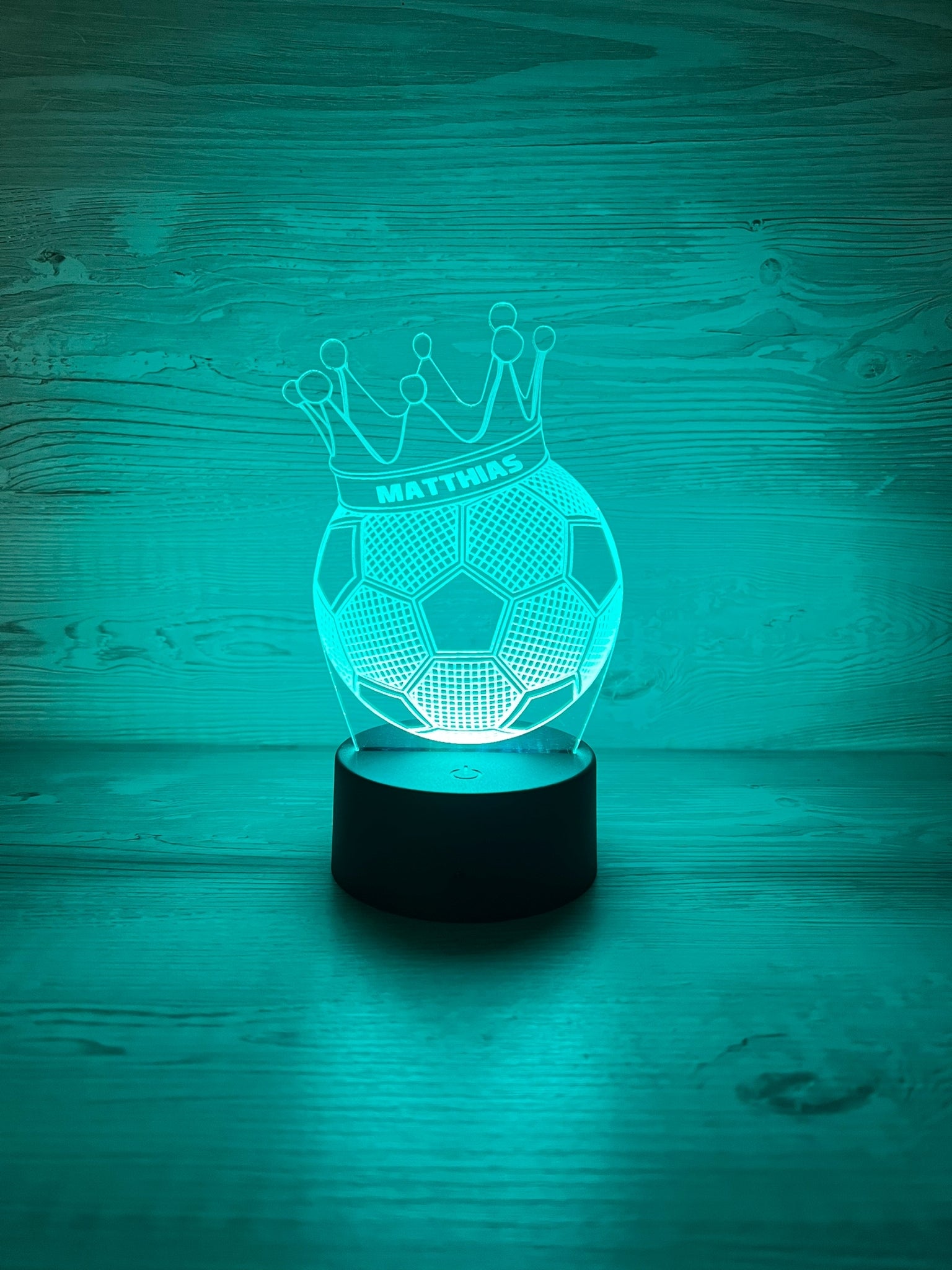 Exklusiv personalisierte Nachtlampe aus Acryl in Fußballoptik mit Krone, Nachttischlampe, Babygeschenk, Geburt, Taufgeschenk, Besonders